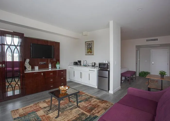 Cali King Size One Bedroom Luxurious Suite In Dtsd